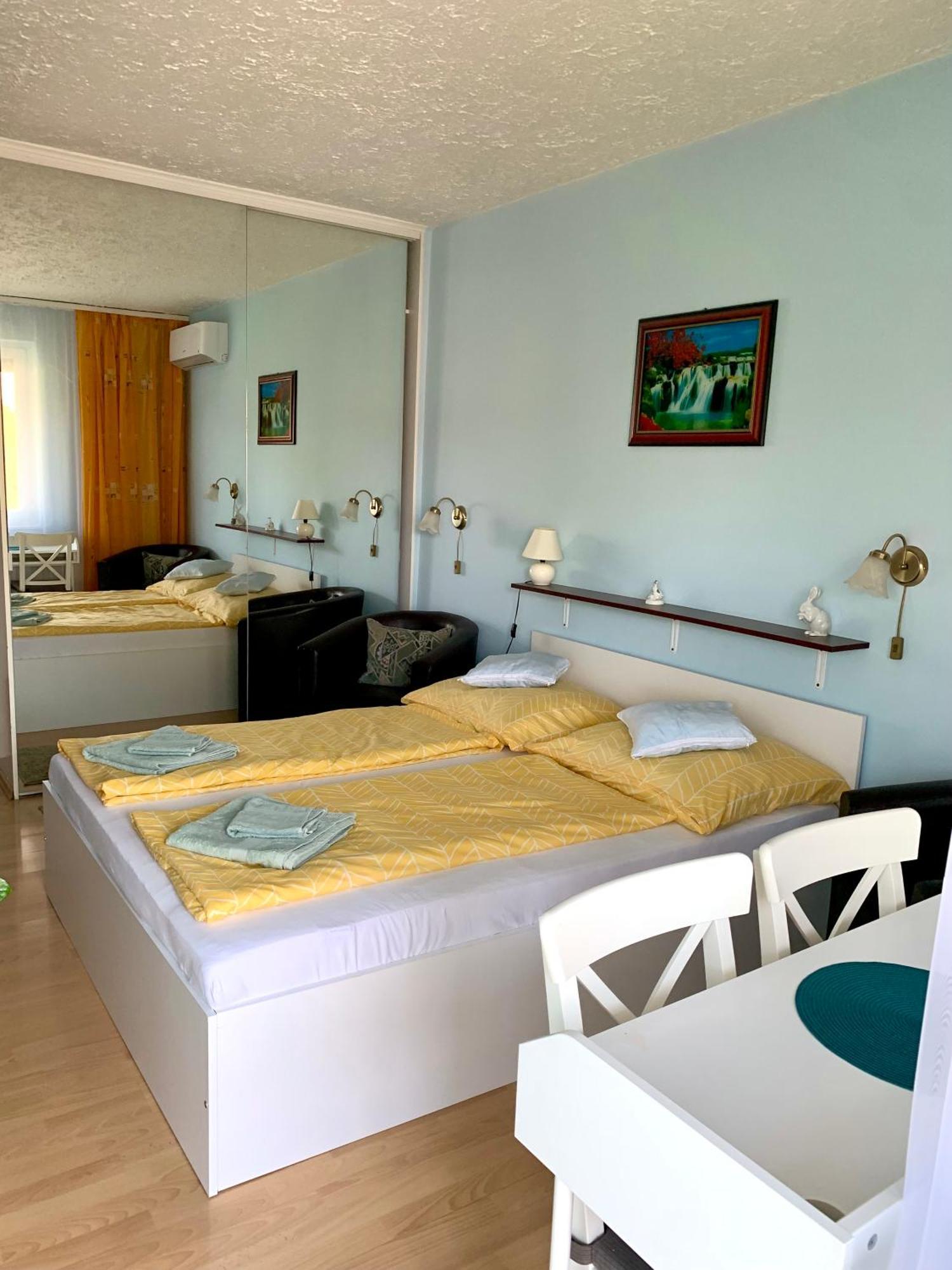 Aloe Apartman Шопрон Екстериор снимка