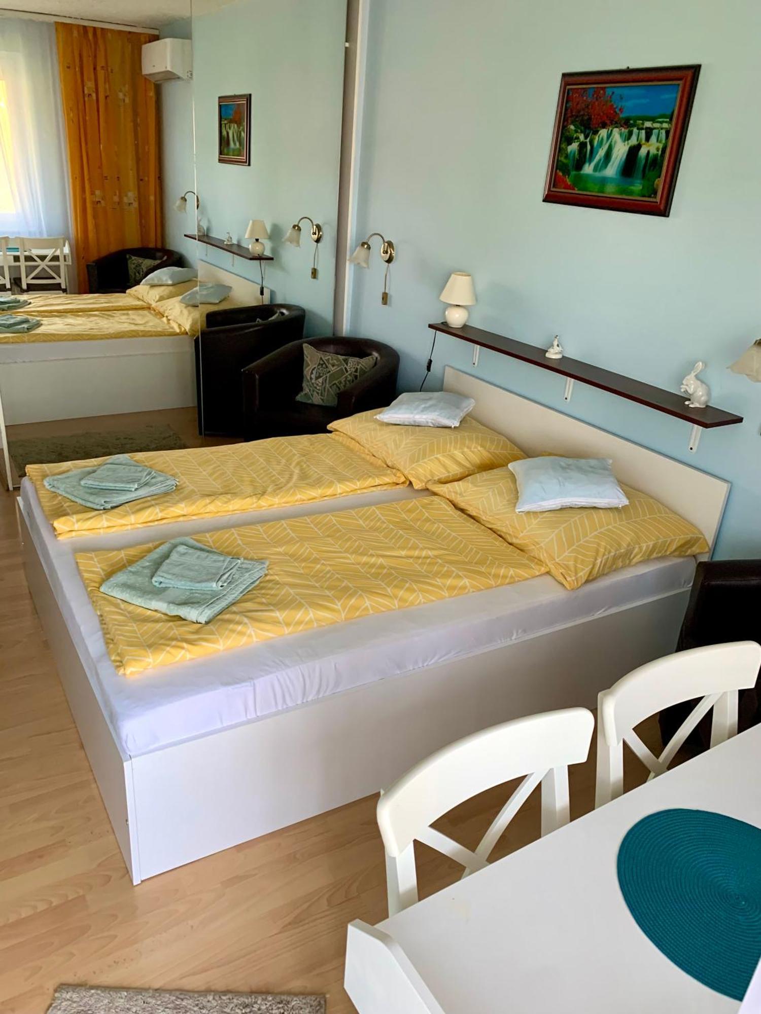 Aloe Apartman Шопрон Екстериор снимка