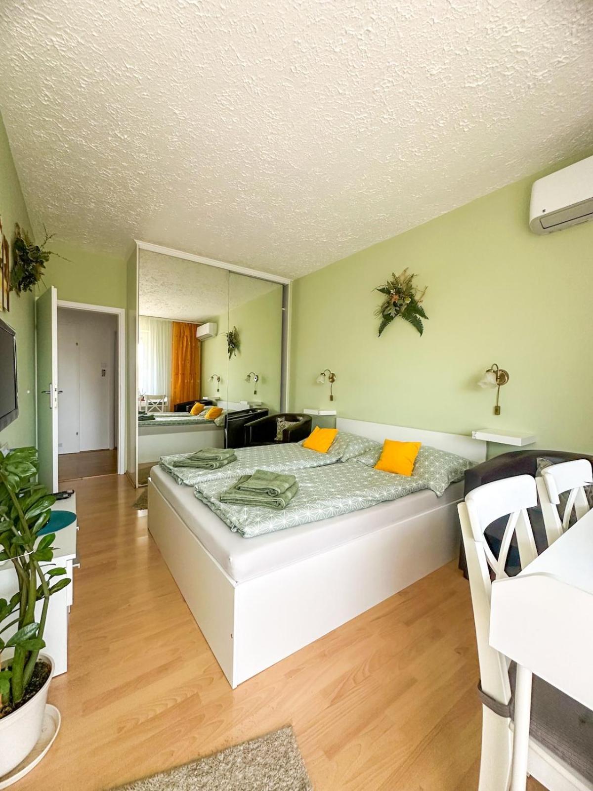 Aloe Apartman Шопрон Екстериор снимка