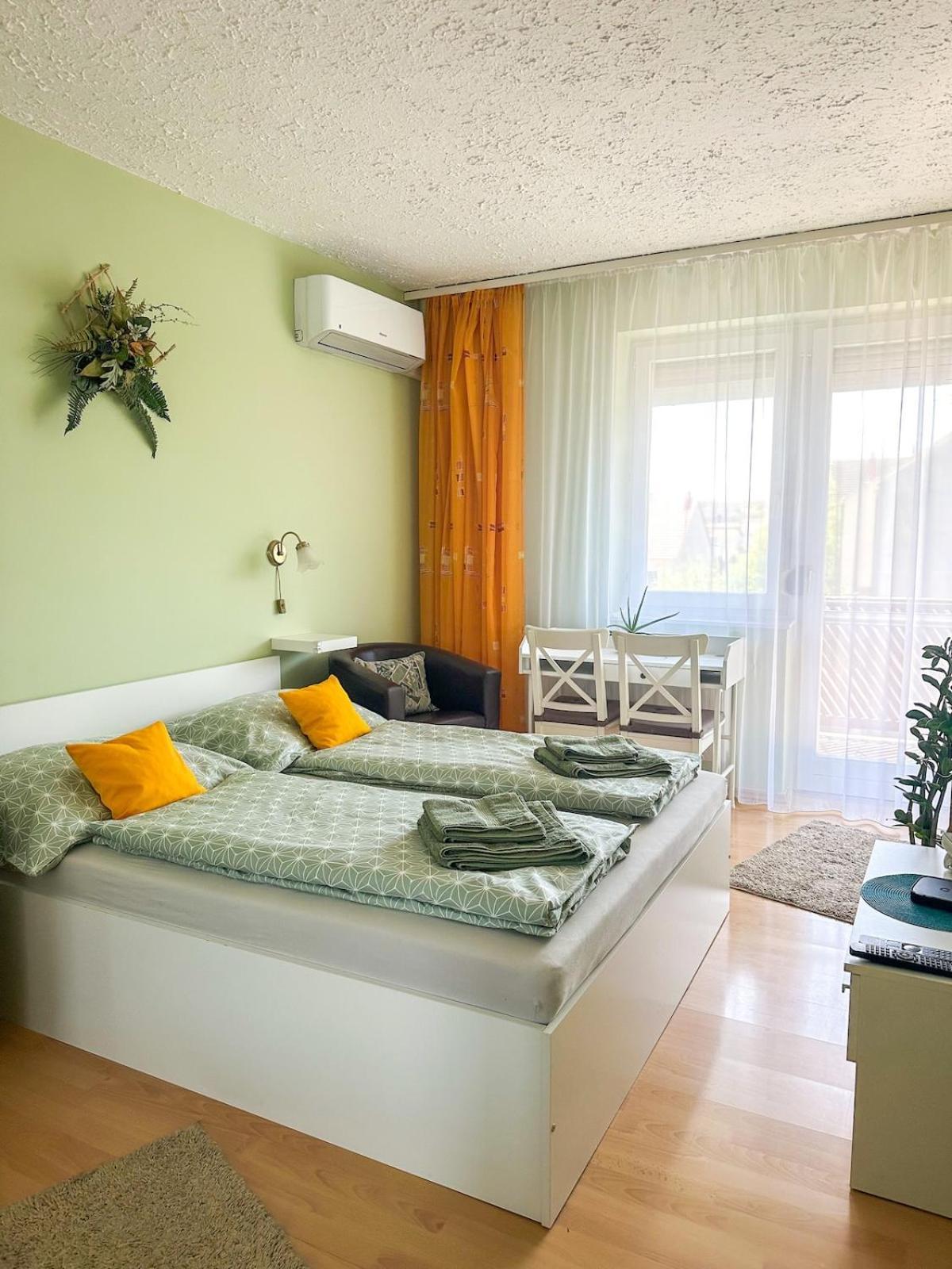 Aloe Apartman Шопрон Екстериор снимка